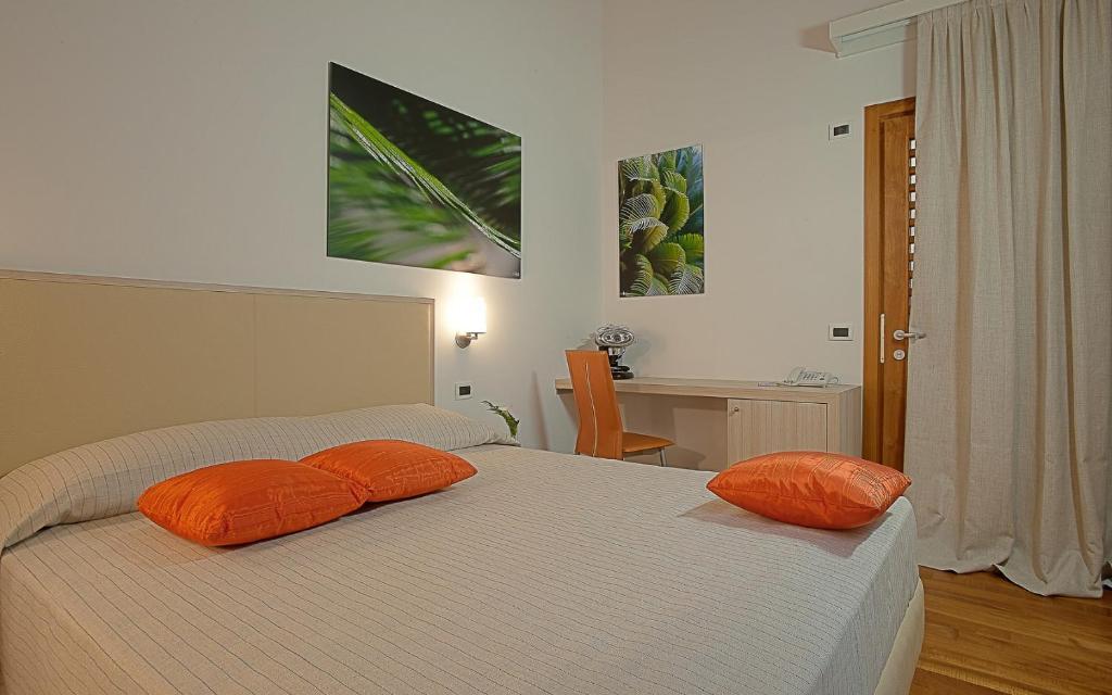 Tre Merli Beach Hotel Trieste Room photo
